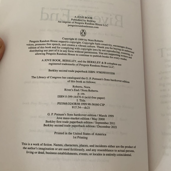 Nora Roberts River’s End - Picture 7 of 7